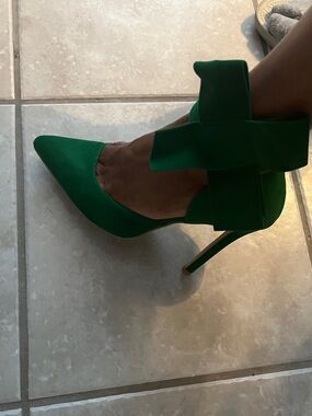 Emerald Pointed-Toe Stiletto Pump with Ankle Bow